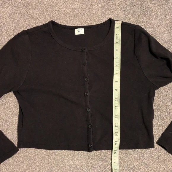 Aritzia Sunday Best Black Cropped Cardigan Size Large - Picture 4 of 6